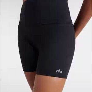 ALO Yoga Airbrush Biker Short - Black Glossy
